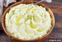 Perfectly Creamy Homemade Mashed Potatoes