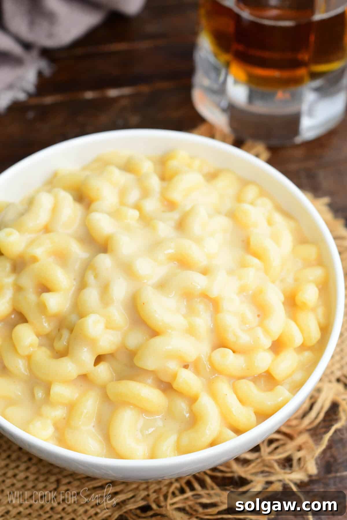 Craft Beer Mac and Cheese 4 Creamy stovetop beer macaroni and cheese served in a bowl with elbow pasta coated in smooth melted beer cheese sauce.