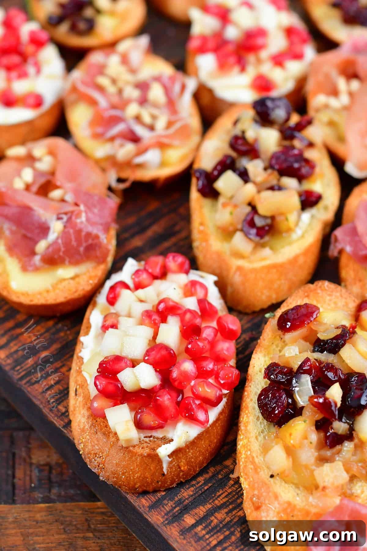closeup of pomegranate pear crostini