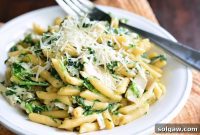 Creamy Garlic Spinach Chicken Alfredo Pasta