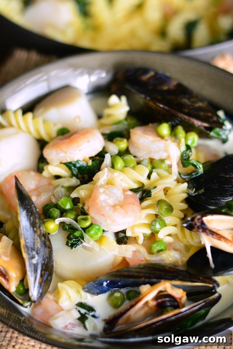 Creamy Spinach and Peas Seafood Pasta